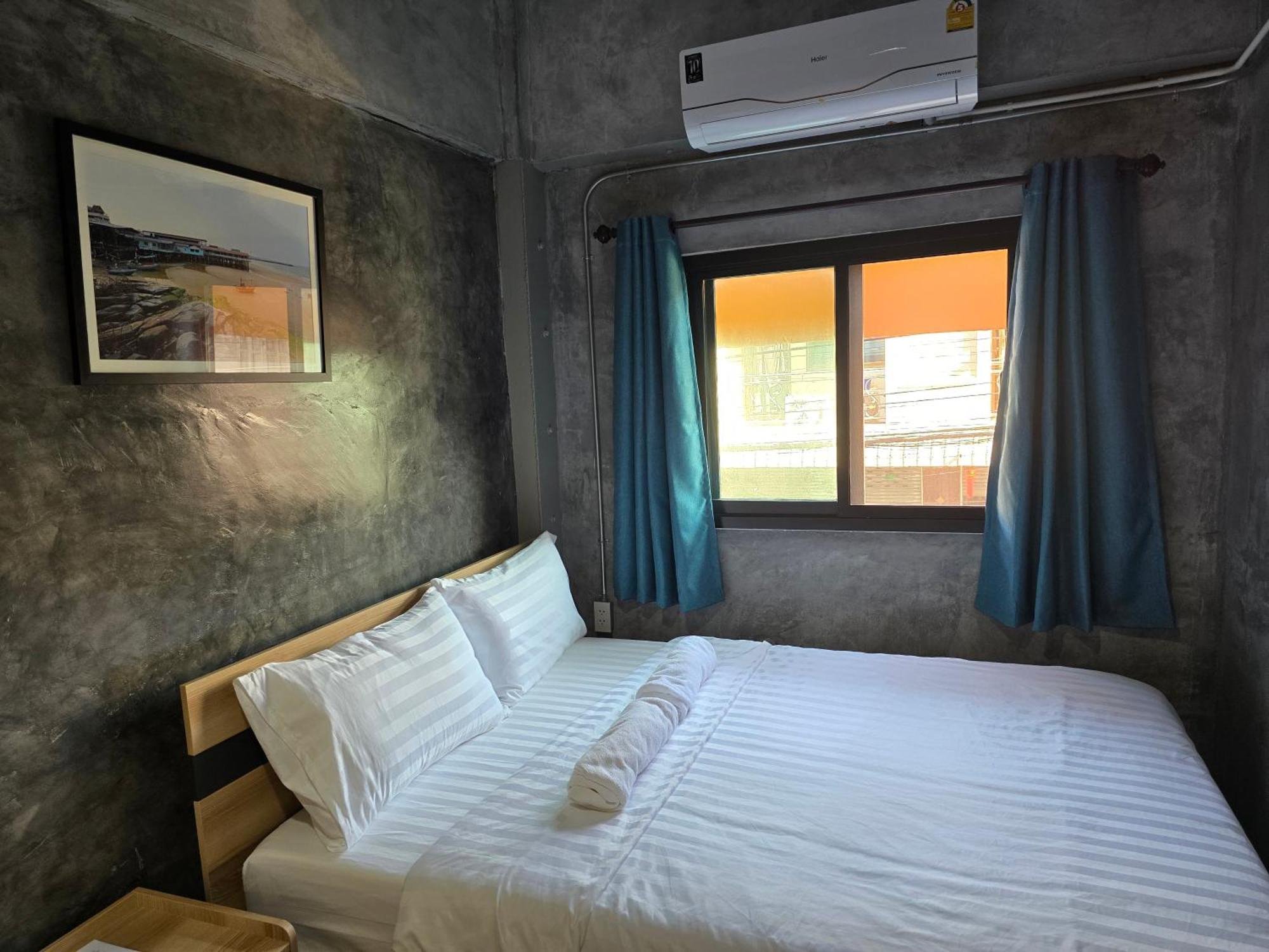 Captain Joe Cafe & Hostel Hua Hin Ngoại thất bức ảnh